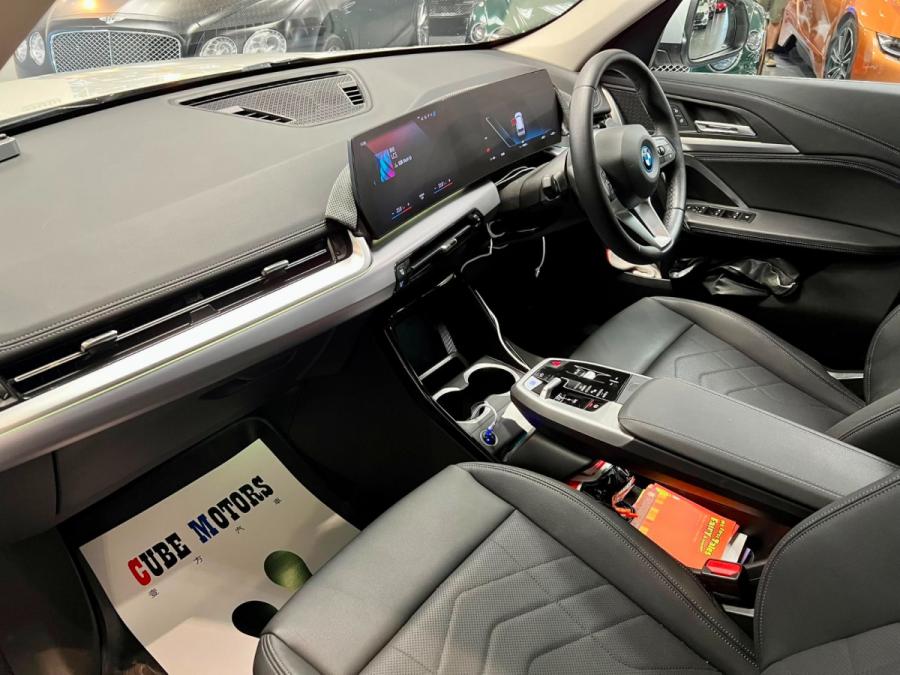 iX1 xDrive30 xLine - Image 4